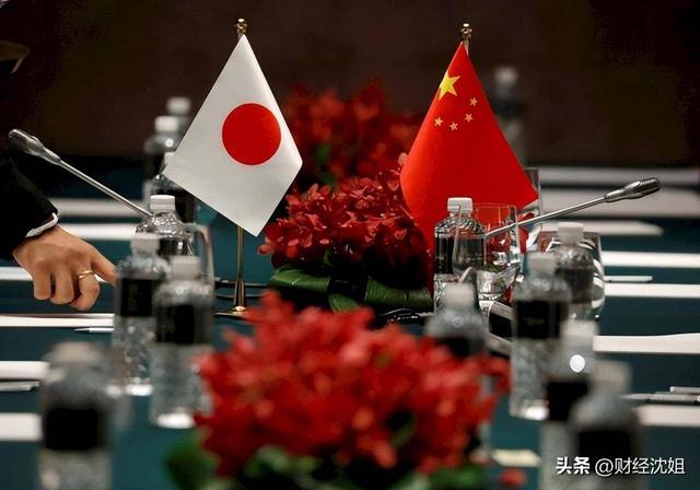 日菲双线出手，解放军开始行动，高市控制不住局面，赌一把大的？