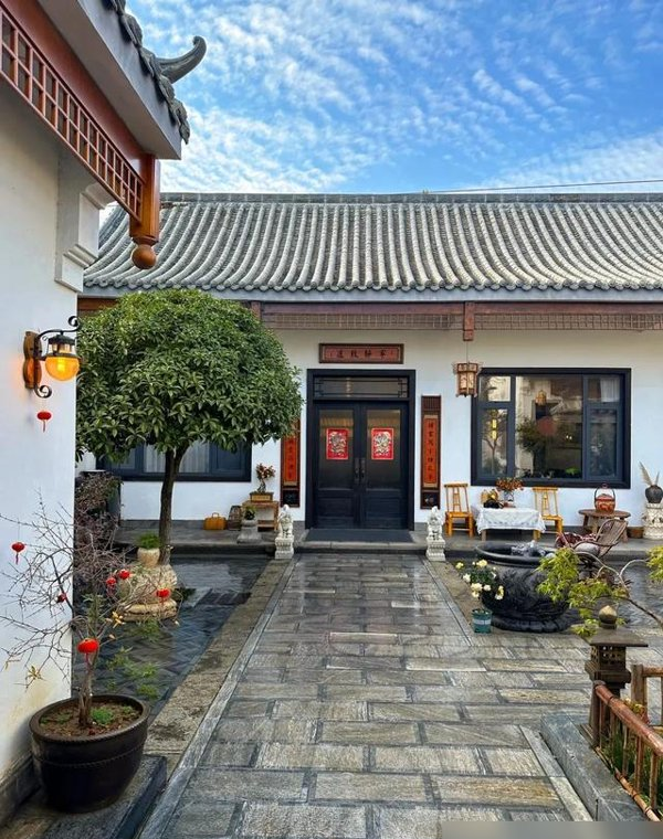 39岁小伙用30万建的院子，因太高级而走红：一半是家，一半是风景