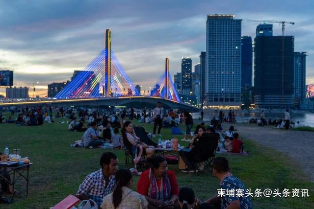 实拍！送水节金边“重头戏”取消，但这里依然很热闹！