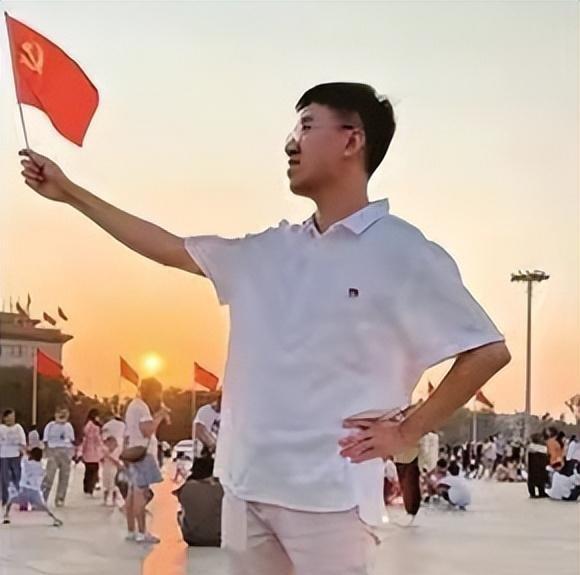 史上最强原始股！5岁男孩捐 140 元造航母，26 年后 “回报” 惊天！