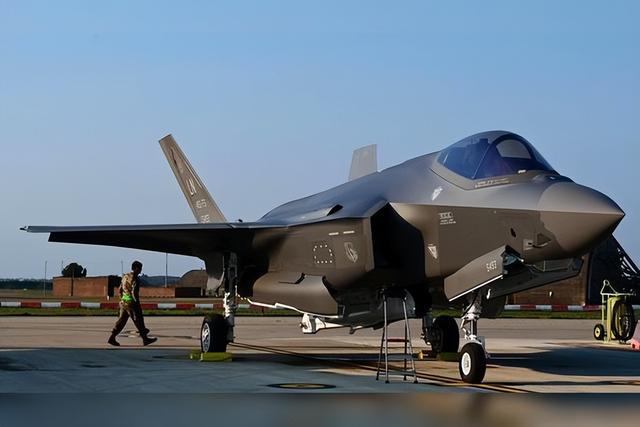 F35造价飙升遭弃，欧盟怒砸8000亿自研，美军工帝国迎来至暗时刻