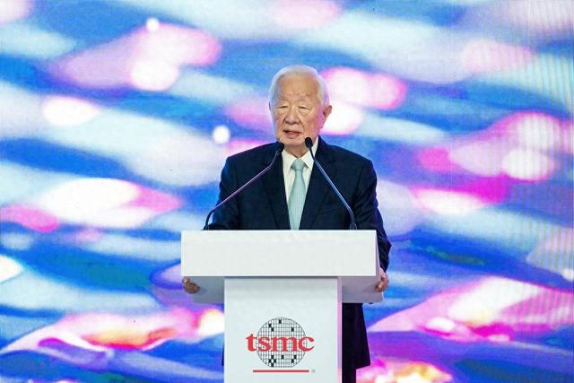 普特会结束，特朗普变了，普京乐了，中国大陆在台海该做好准备了