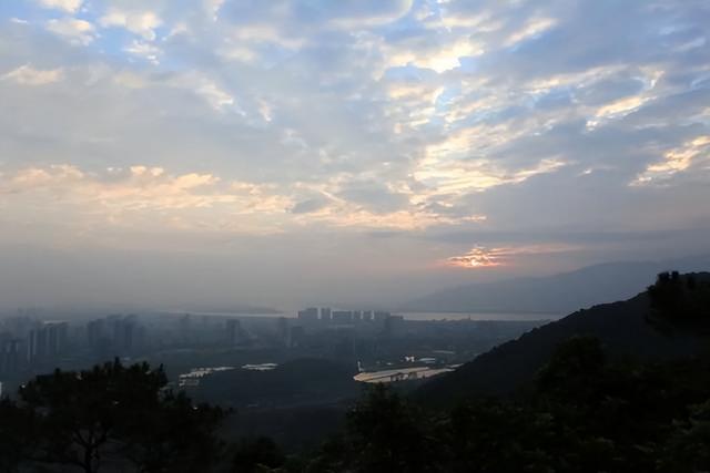 都市热浪求生？鼎湖山21℃天然空调已开机！速领攻略→