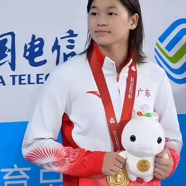 全红婵重返国家队被拍，全新样貌判若两人，意外透露出她真实处境