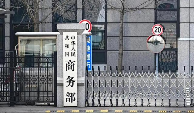 特朗普只给中方2天时间，要求回应美方命令，不许航班飞越俄领空