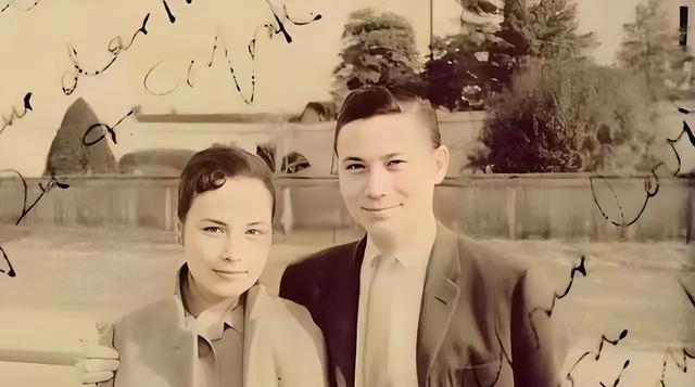 银灰旗袍定格的风华:蒋孝章,藏在蒋家风云里的传奇美人