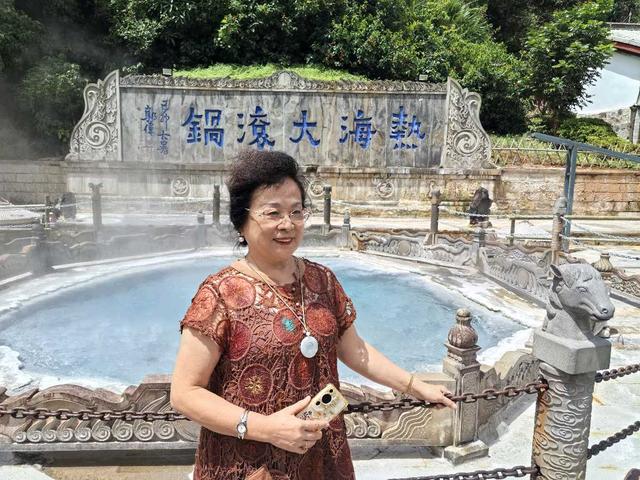 全国知青游览腾冲热海大滚锅景区
