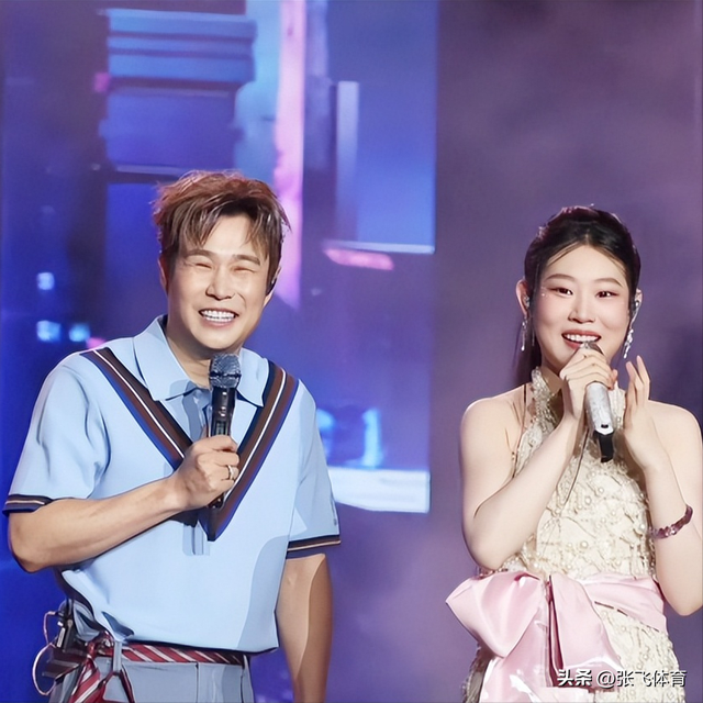 赵本山没想到，爱徒宋晓峰因为女儿闺蜜的爆料，体面被撕得粉碎！