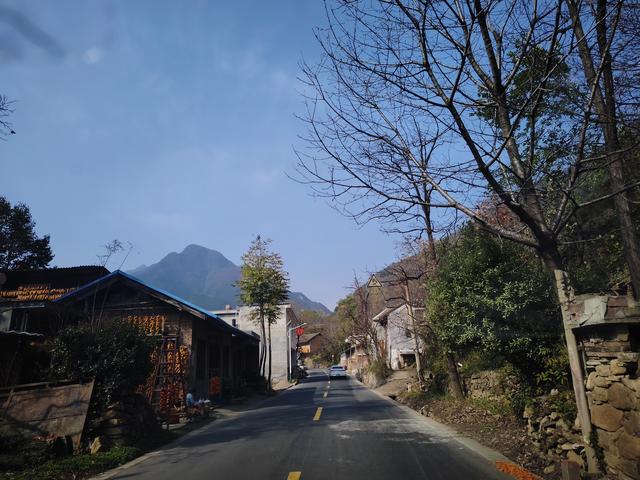 南行漫记：从卢氏走陕西S101红叶大道到南五台服务区露营