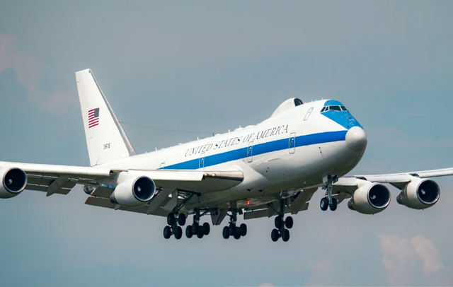 当不成总统了？承认自己或将下台，命令美军深夜出动	，或不宣而战