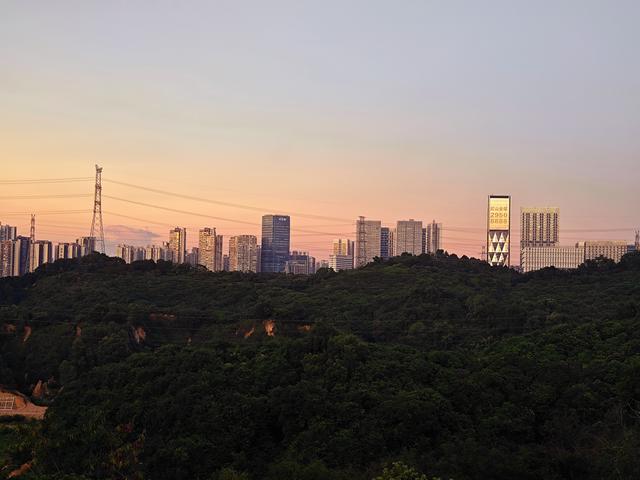 西丽湖国际科教城绿道，看霞飞满天，如梦似幻！长岭陂地铁C口