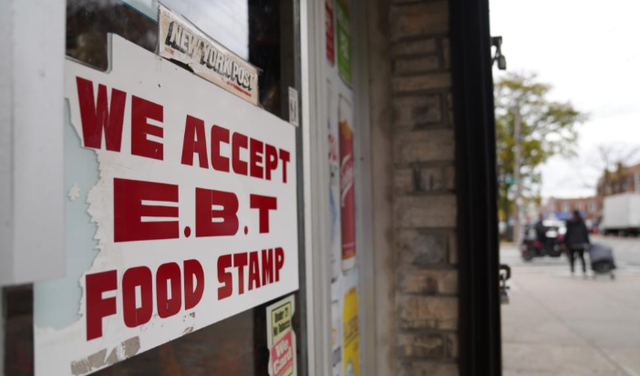 美国政府停摆超40天，现在的危险状况，已经脱离了特朗普的掌控