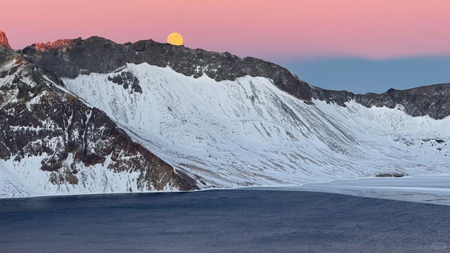 为了拿下万亿元冰雪季旅游订单，南北地区都抢疯了！