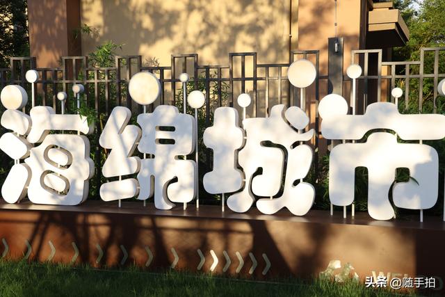 实拍江苏苏州昆山花桥梅浦河海绵城市公园，“会呼吸”的绿地