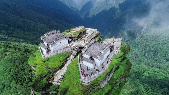 小众景点被挤爆，国庆出游成“人间炼狱”