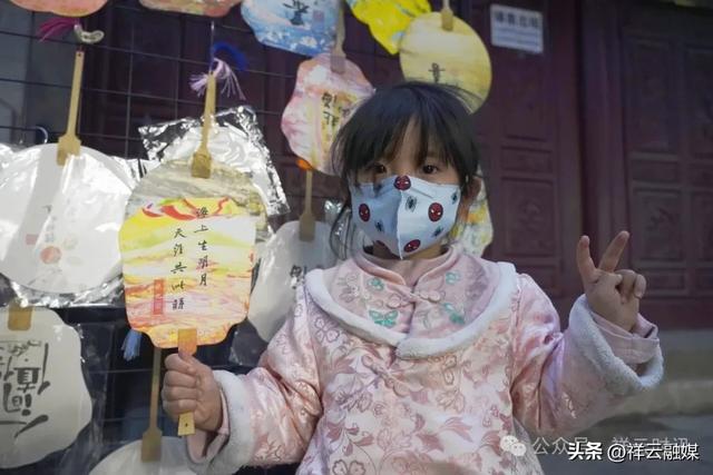 网络中国节·元宵 | 老街焕新彩，元宵续年味：钟鼓楼文化集市活动正酣