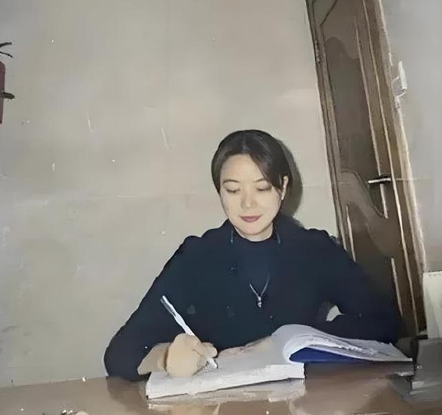 父母逼我去相亲，女厂长主动递我假条，到场后我傻眼：咋是你？
