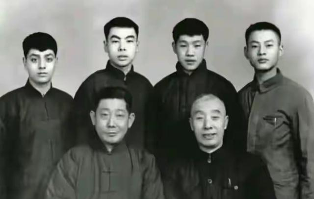 姜昆弟子刘惠：李金斗老师在北京相声圈	，是一个承上启下的小核心