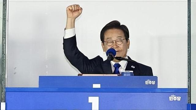 中方不必留座，李在明9月行程要凉，王毅挂断电话，送韩国一句话
