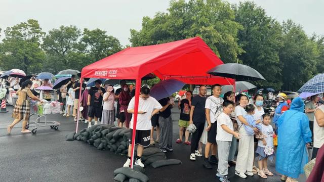 折扣超市硬碰硬，京东开一城火一城的秘密