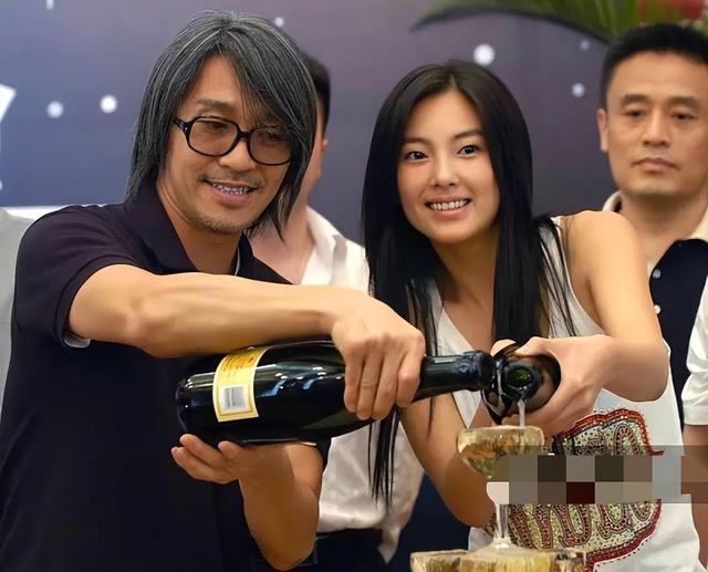 不装了！曝张雨绮“丑闻	”不到1天，官媒下场，荒唐的事不止一件