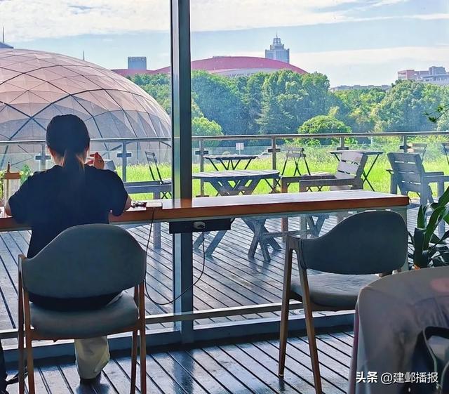 在建邺,“发呆”