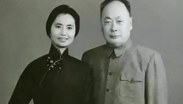 59年，陈毅回到四川老家，夫人张茜那年37岁，长相出众，气质非凡