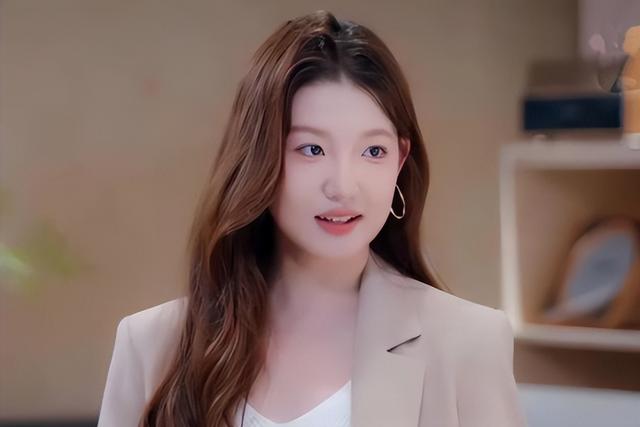 官媒亲自发文祝贺！26岁孟羽童高调官宣喜讯，证明董明珠没看错人