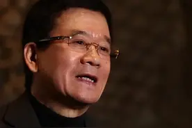1983年5元一幅没人要的画，他倾家荡产买了9000张，如今价值百亿图片