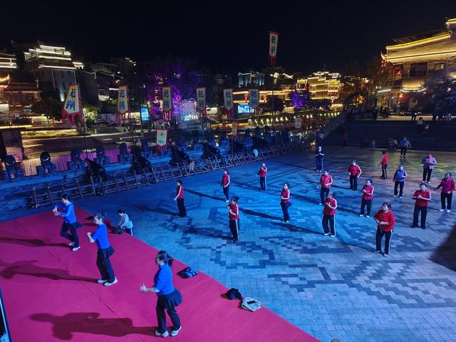 湘西吉首的夜景很美