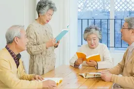 人的寿命越长越好吗？事实证明：65-75岁最幸福，命长命短都不好图片
