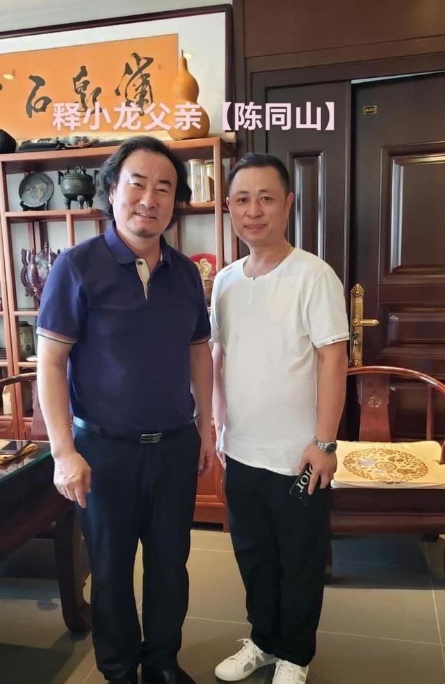 身家亿万亲爹吸血多年，现37岁无人问津的释小龙，到底做错了啥