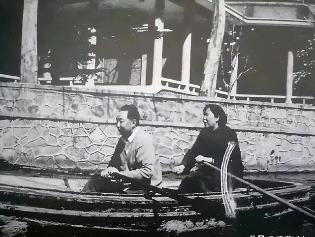 她15岁入党	，18岁和主席成亲，如今仍健在，却几乎不出来露面