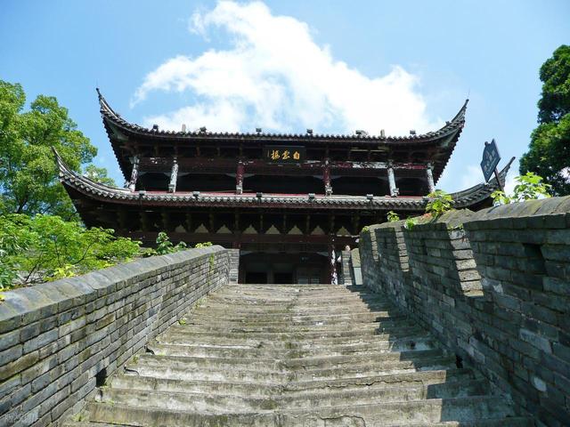 最适合春节旅行的6座小城，游人不多，年味十足，带着家人出发吧