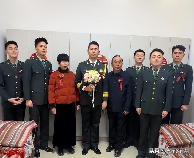 张自轩婚礼现场，新娘很强势两次拒绝他的亲密动作，岳父实力不菲