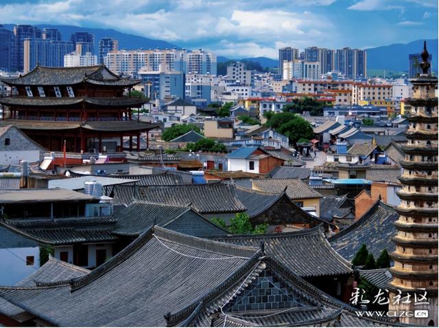 《彩云漫卷处，滇境藏万彩》