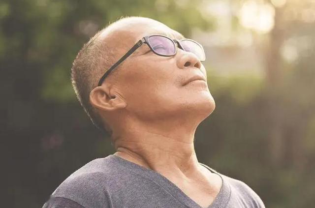 颈椎发炎可以喝花胶 2026年颈椎病能吃鱼胶吗