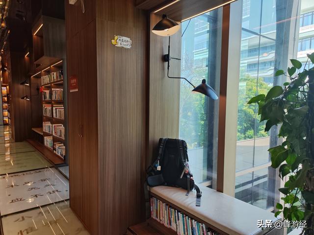 还以为是售楼部其实就是，在北海巴川图书馆中沉迷