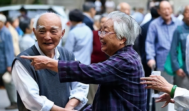 中国将迎来人口死亡高峰！22年1041万人去世，23年1110万，去年呢