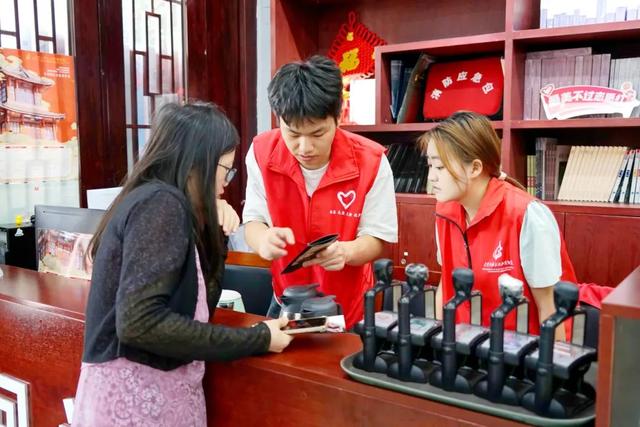 大理以 “文”迎客热度高