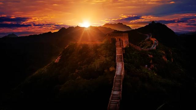 巨龙盘踞金山岭长城!