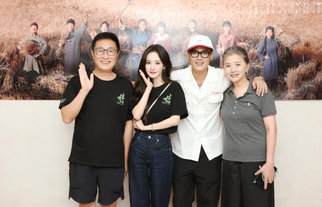 《生万物》庆功宴：迟蓬林永健靠边，杨幂紧挨资方，C位让人意外