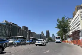 太原迎泽大街改造断头路，公交缩线五一广场，进出火车站旅客绕行图片
