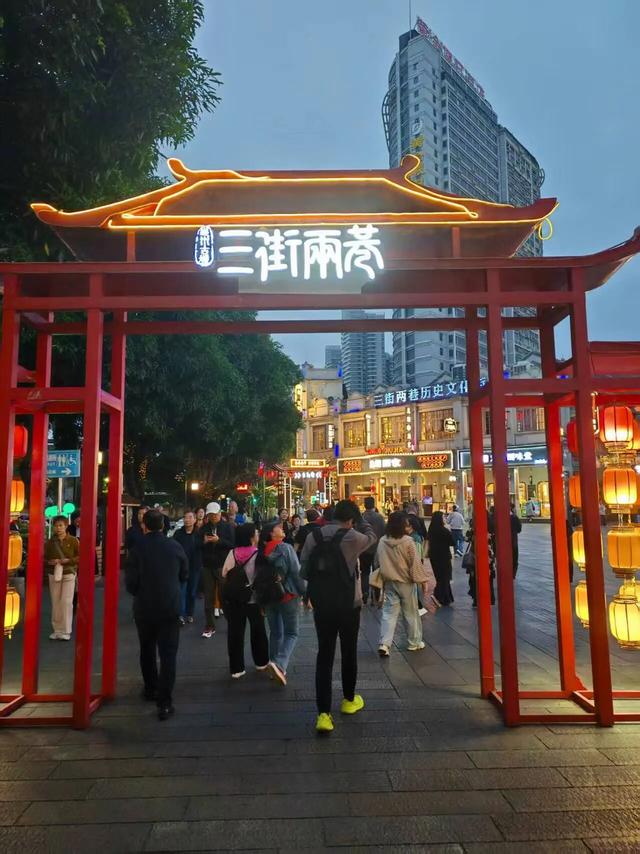 遇见特色南宁和夜色南宁 发现了泰国货登陆广西
