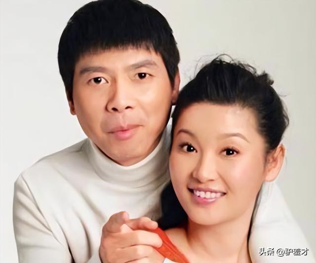 徐帆回应离婚5个月	，冯小刚近况曝光，他的“小心思”再藏不住了