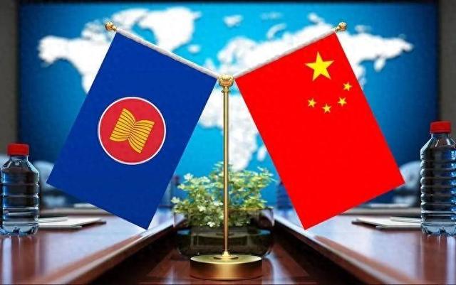 不给洪森一枪一炮！中国找到处理柬泰冲突的好办法，白宫终于发声