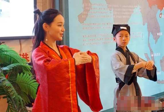 古代女子常说 “万福金安”，“万福” 这个行礼动作有啥讲究？