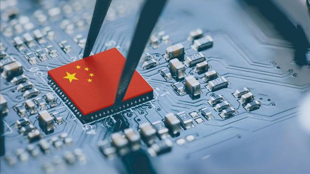 黄仁勋开始另寻出路	，将主意打到中国身上，想让北京做出一个改变