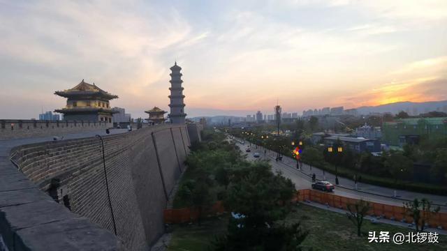 欧洲传来的景泰蓝（cloisonné）成为北京导游忽悠外国游客的项目