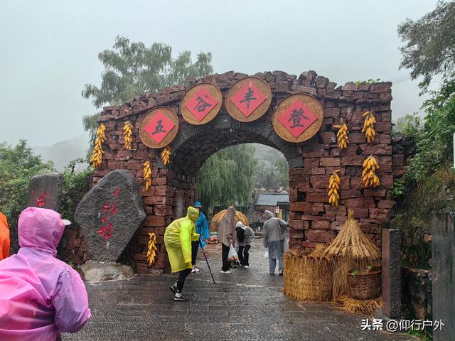 南太行D5万仙山景区郭亮村挂壁公路